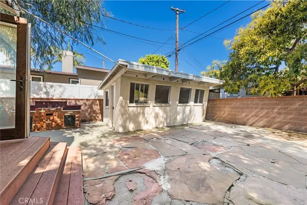 $900,000 | 2334 Iroquois Avenue, Long Beach, CA 90815