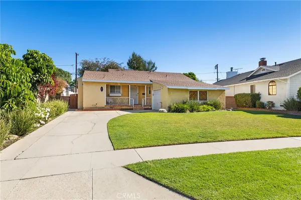 $900,000 | 2334 Iroquois Avenue, Long Beach, CA 90815