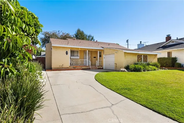 $900,000 | 2334 Iroquois Avenue, Long Beach, CA 90815