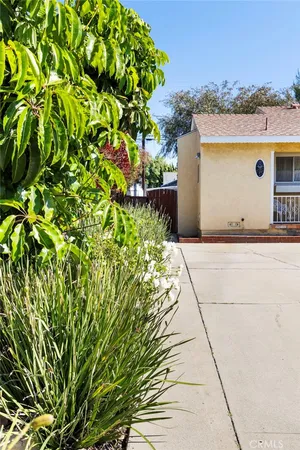 $900,000 | 2334 Iroquois Avenue, Long Beach, CA 90815