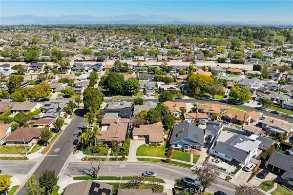 $900,000 | 2334 Iroquois Avenue, Long Beach, CA 90815