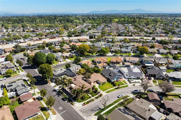 $900,000 | 2334 Iroquois Avenue, Long Beach, CA 90815