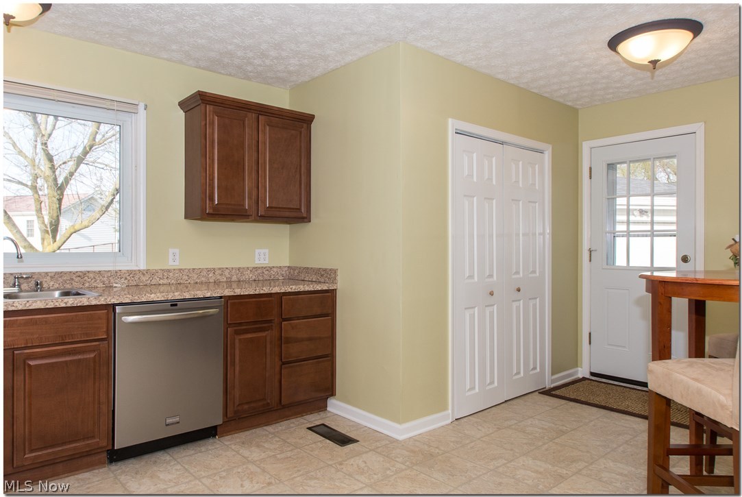 381 Longview Road Medina, OH 44256 - Photo 8 of 20 Gallery Image 8