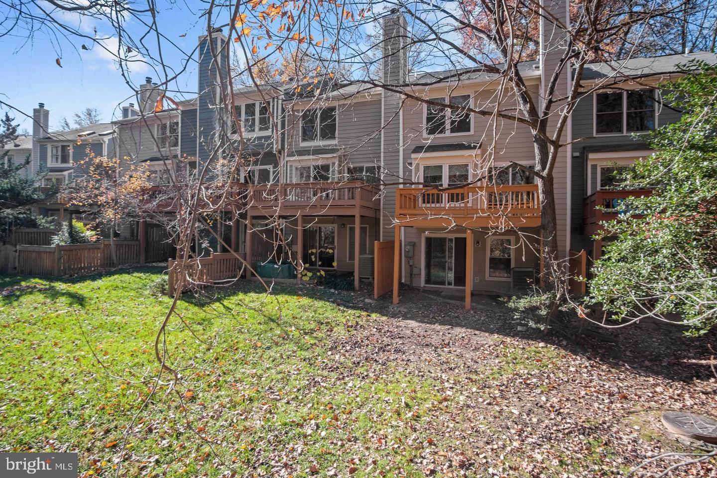 1602 Oak Spring Way Reston, VA 20190 - Photo 18 of 33