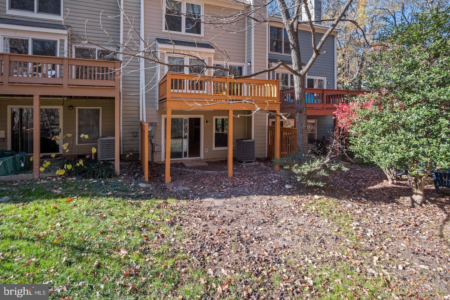 1602 Oak Spring Way Reston, VA 20190 - Photo 19 of 33