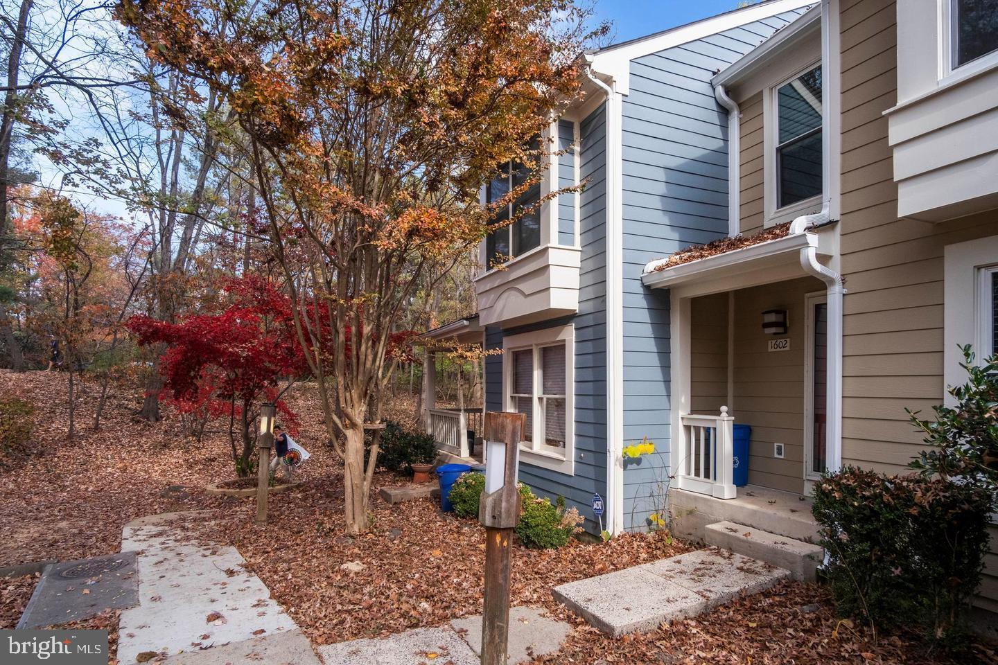 1602 Oak Spring Way Reston, VA 20190 - Photo 2 of 33