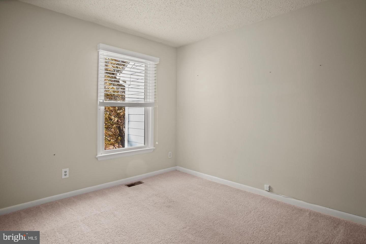 1602 Oak Spring Way Reston, VA 20190 - Photo 25 of 33