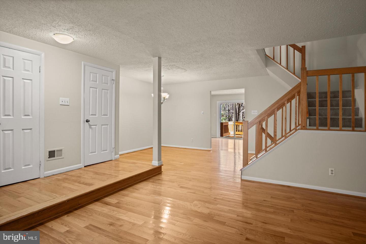 1602 Oak Spring Way Reston, VA 20190 - Photo 3 of 33