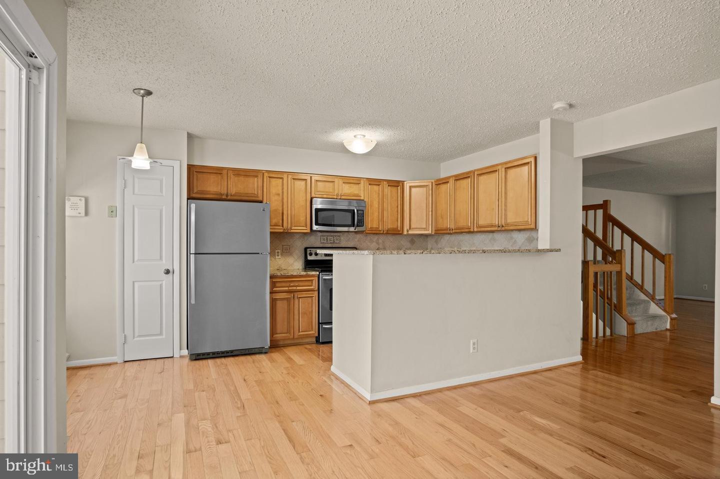 1602 Oak Spring Way Reston, VA 20190 - Photo 8 of 33