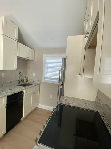 $2,400 | 35 Fuller Acres, Unit 6, Hampton, NH 03842