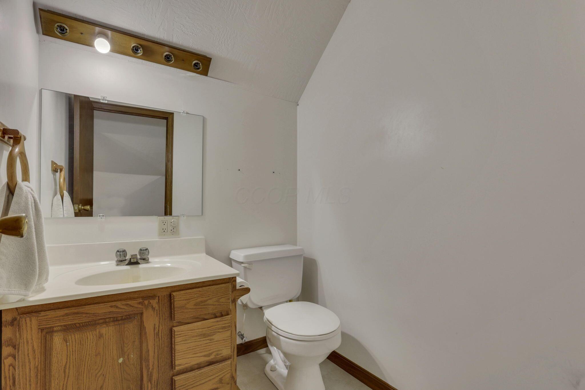 3610 Henpeck Road Utica, OH 43080 - Photo 36 of 88 2nd floor bathroom