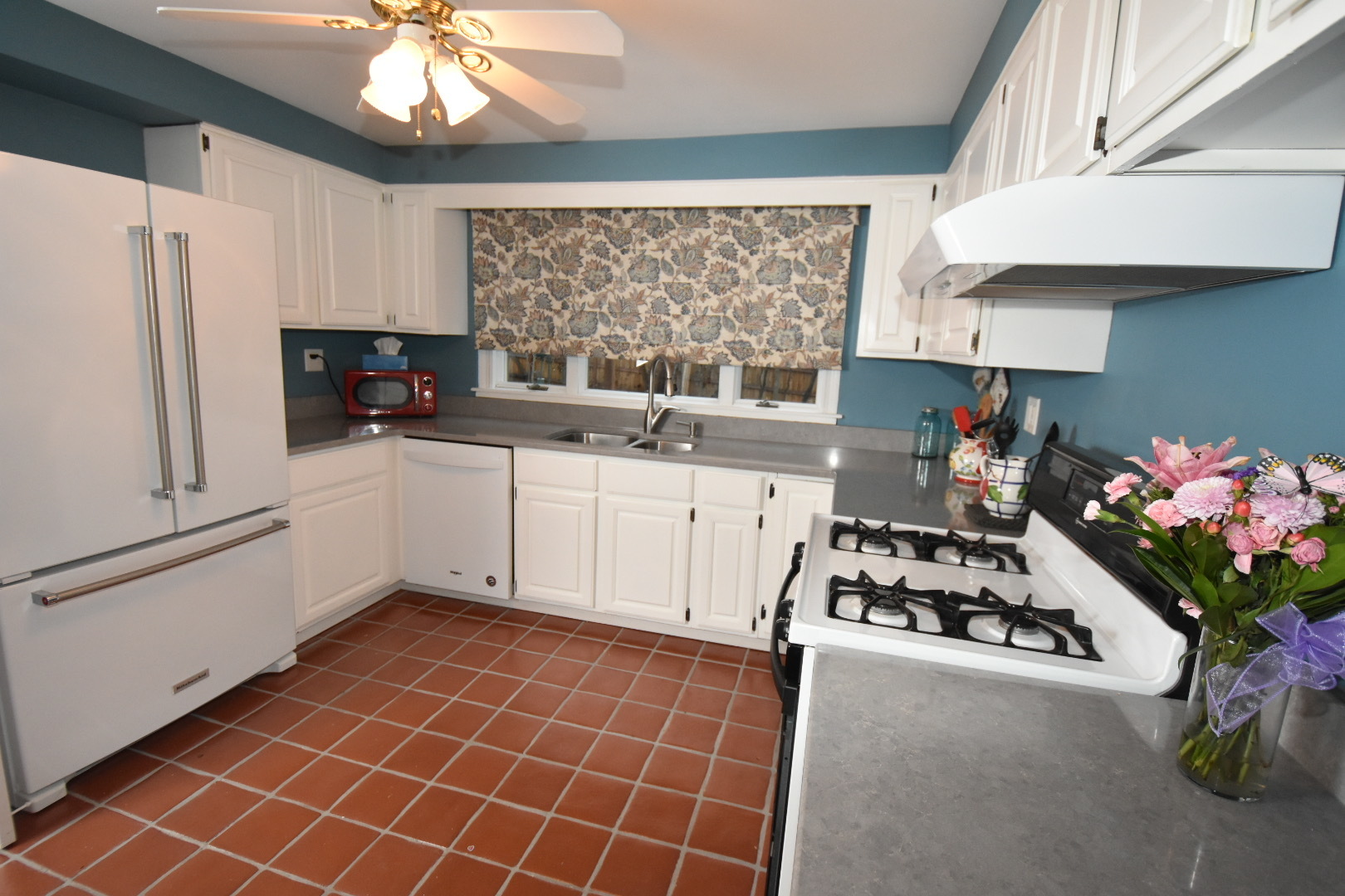 111 West Prairie Avenue Wheaton, IL 60187 - Photo 2 of 24 a kitchen with stainless steel appliances a sink stove and white cabinets