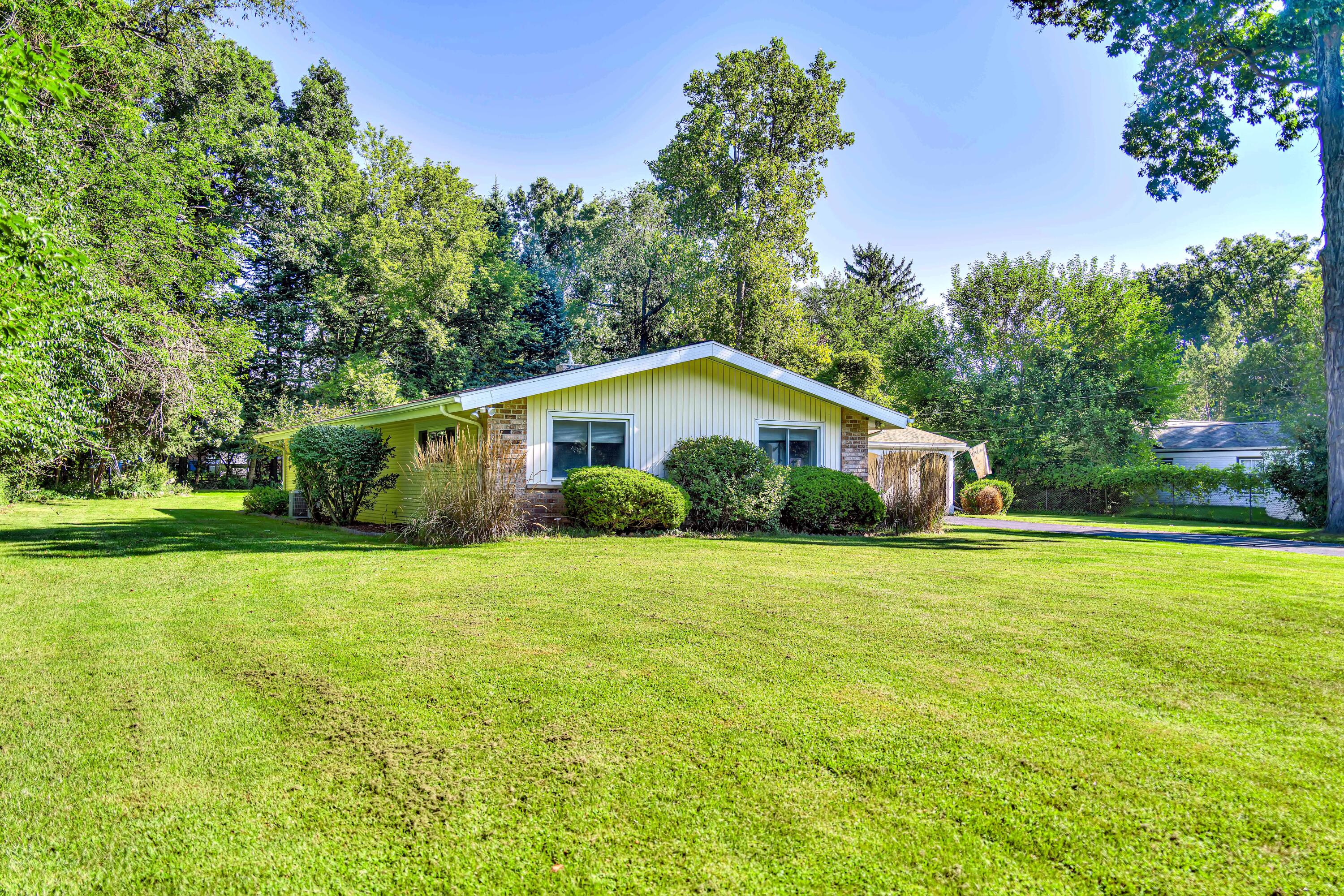 1844 North Walmont Road Jackson, MI 49203 - Photo 3 of 40 1844 N Walmont 04