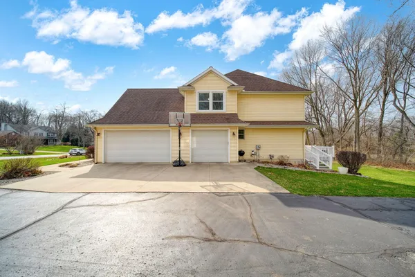 $575,000 | 4830 Stonewood Drive, Jackson, MI 49201