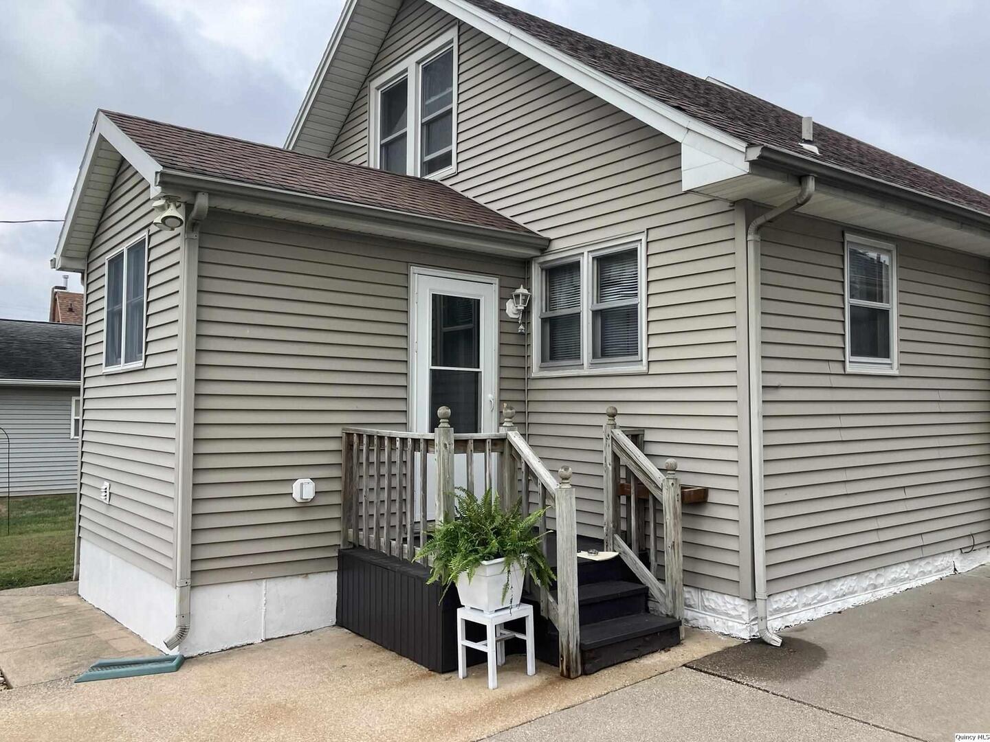 1516 Chestnut Street Quincy, IL 62301 - Photo 2 of 36