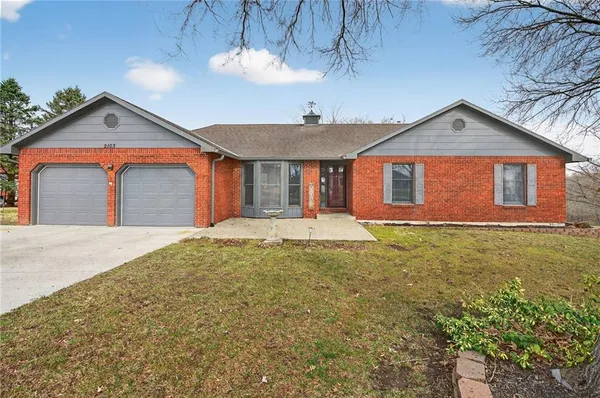 $475,000 | 2103 85th Road Northeast, St. Joseph, MO 64507