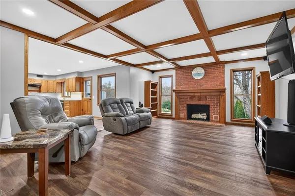 $475,000 | 2103 85th Road Northeast, St. Joseph, MO 64507