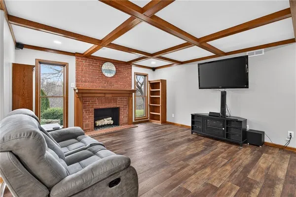 $475,000 | 2103 85th Road Northeast, St. Joseph, MO 64507