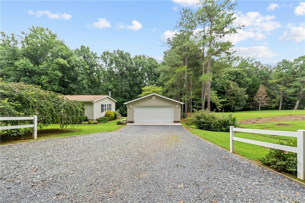 6904 Campbell Road Pleasant Garden, NC 27313 - Photo 4 of 32