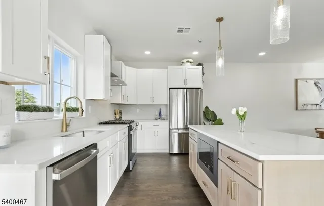 $749,000 | 192 Canterbury Avenue, North Arlington, NJ 07031