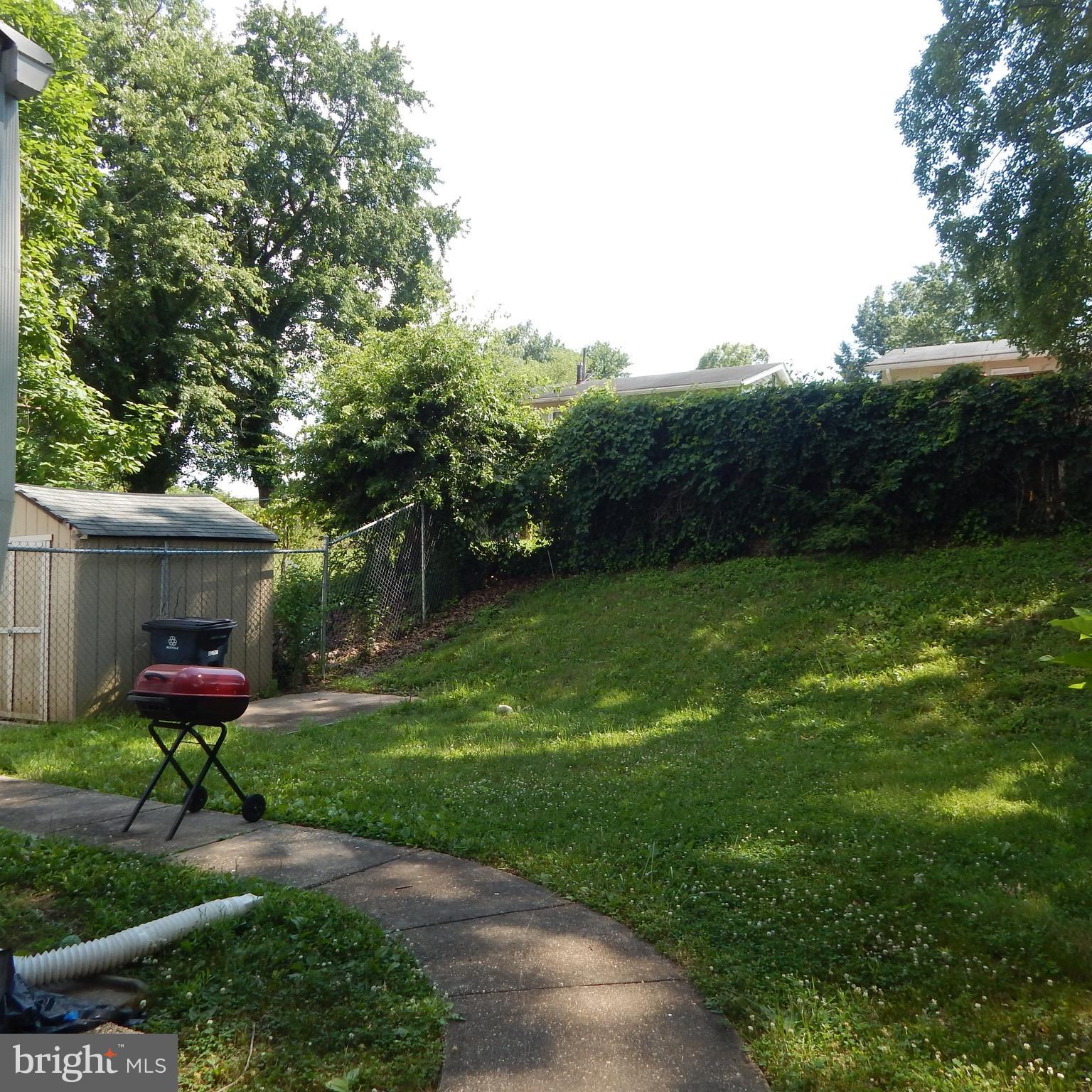 7229 East Forest Road Landover, MD 20785 - Photo 16 of 18 Exterior (Rear) fully fenced rear yard