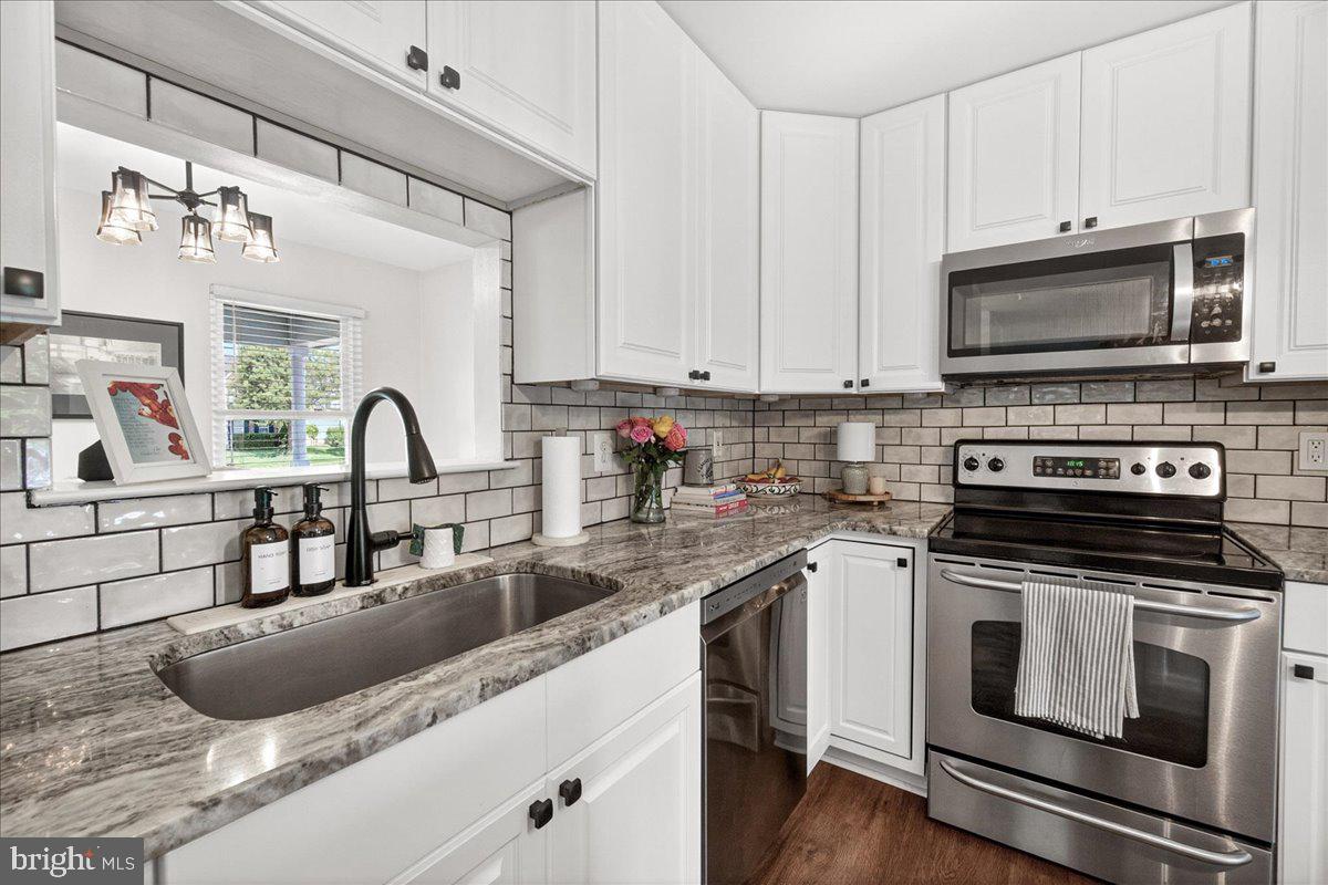98 Pleasanton Court Frederick, MD 21702 - Photo 16 of 62 a kitchen with stainless steel appliances granite countertop a sink and a stove