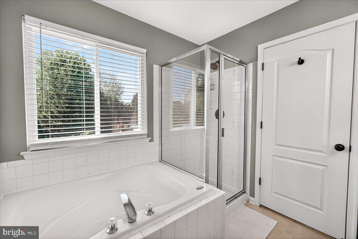 98 Pleasanton Court Frederick, MD 21702 - Photo 35 of 62 a bathroom with a tub and a sink