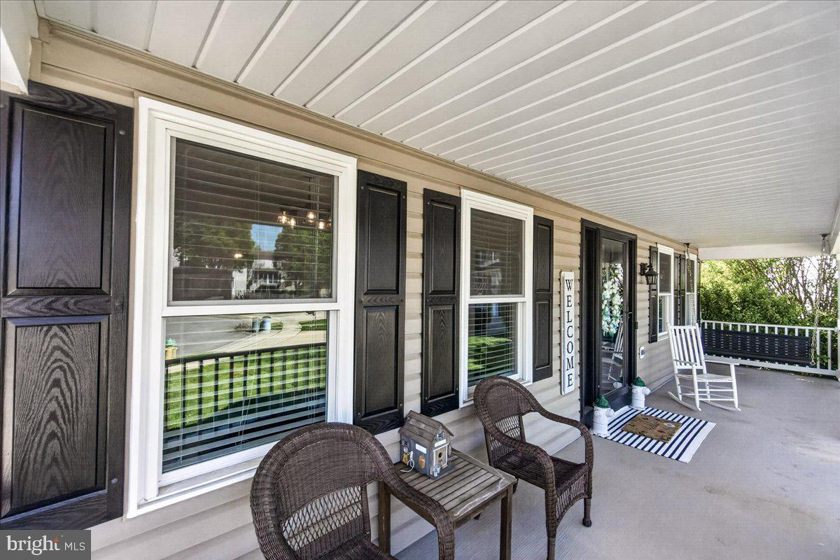 98 Pleasanton Court Frederick, MD 21702 - Photo 5 of 62 a outdoor living space with furniture and garden