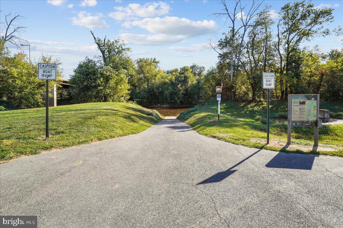 98 Pleasanton Court Frederick, MD 21702 - Photo 59 of 62 a view of a park with basketball court