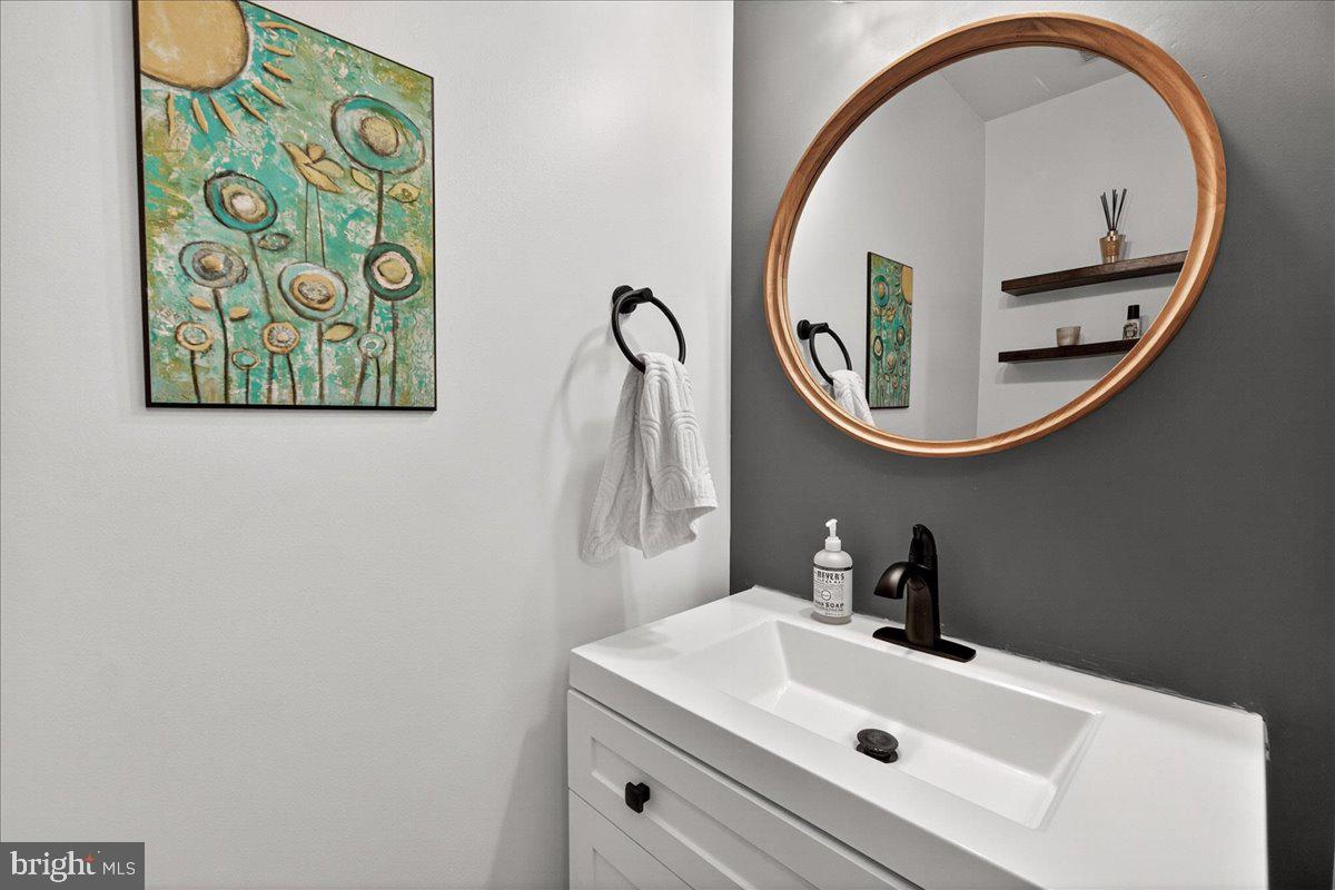 98 Pleasanton Court Frederick, MD 21702 - Photo 6 of 62 a bathroom with a sink and a mirror