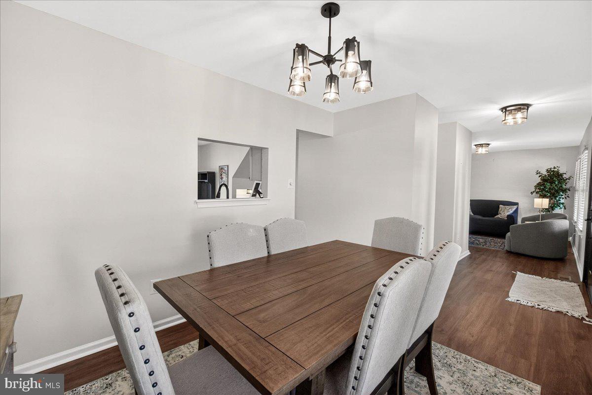98 Pleasanton Court Frederick, MD 21702 - Photo 10 of 62 a view of a dining room with furniture