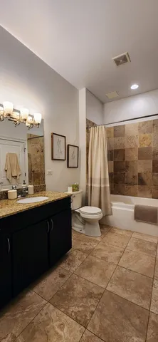 $2,950 | 918 West Belmont Avenue, Unit 302, Chicago, IL 60657