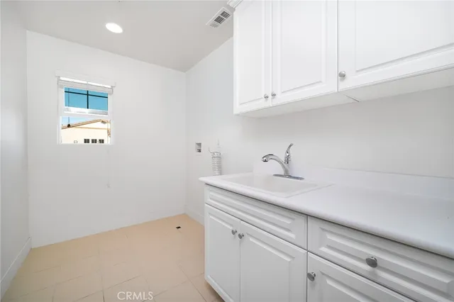 a view of a backyard with pathway