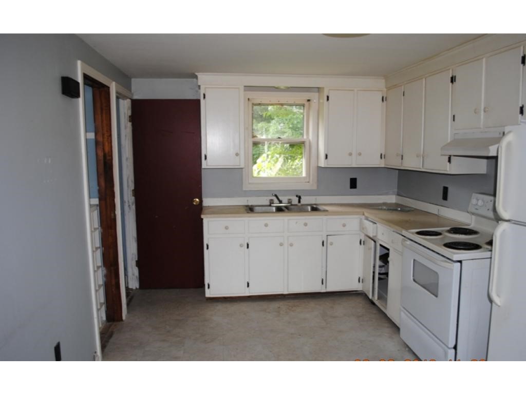 7-11 Clow Court Rochester, NH 03867 - Photo 6 of 11