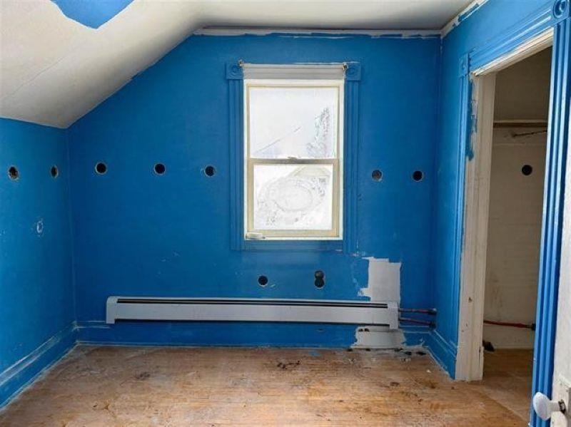 922 South 5th Avenue Virginia, MN 55792 - Photo 8 of 12 Bonus room with a baseboard radiator and vaulted ceiling