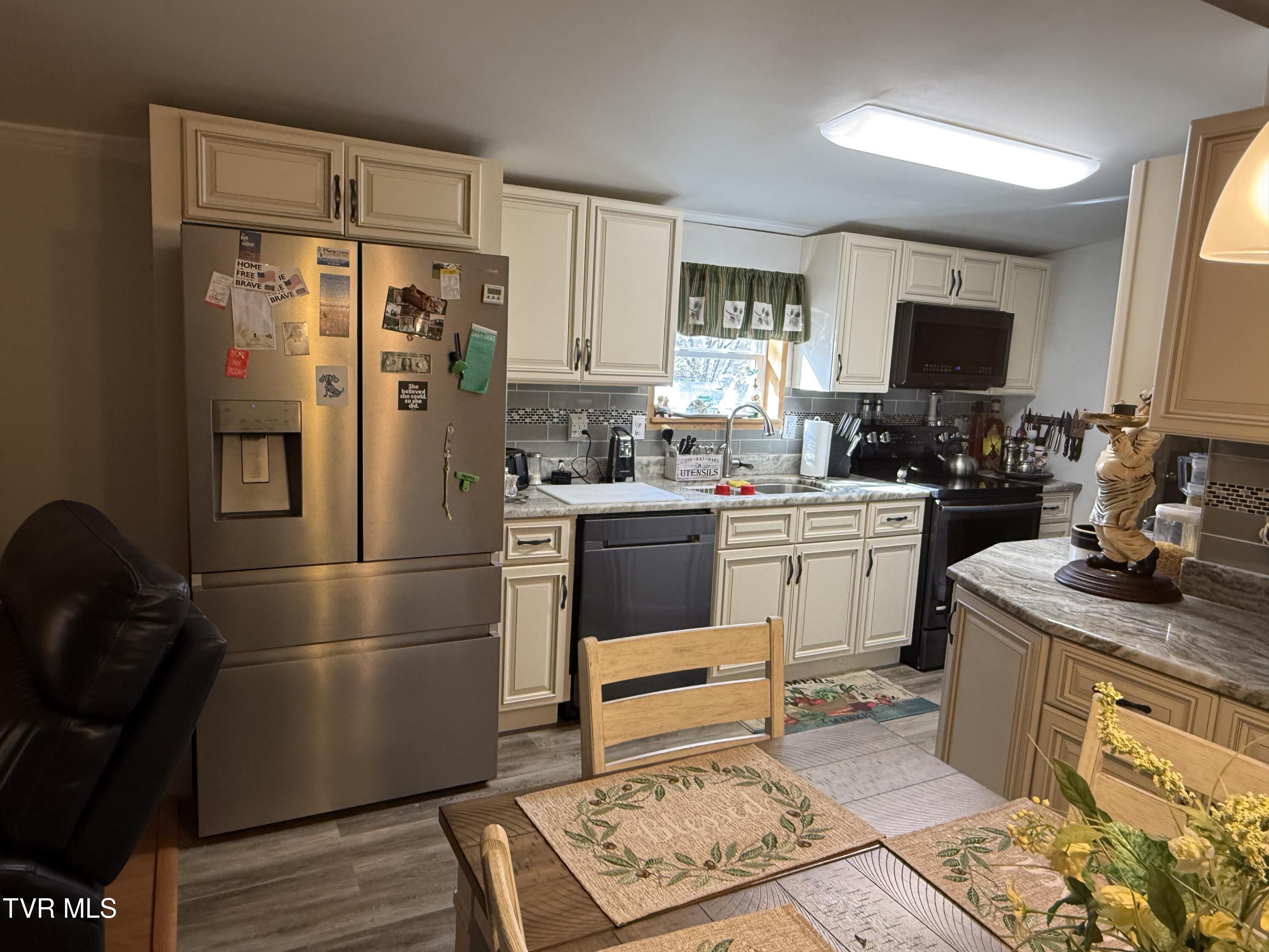 126 Ollie Collins Road Elizabethton, TN 37643 - Photo 16 of 28 IMG_1758