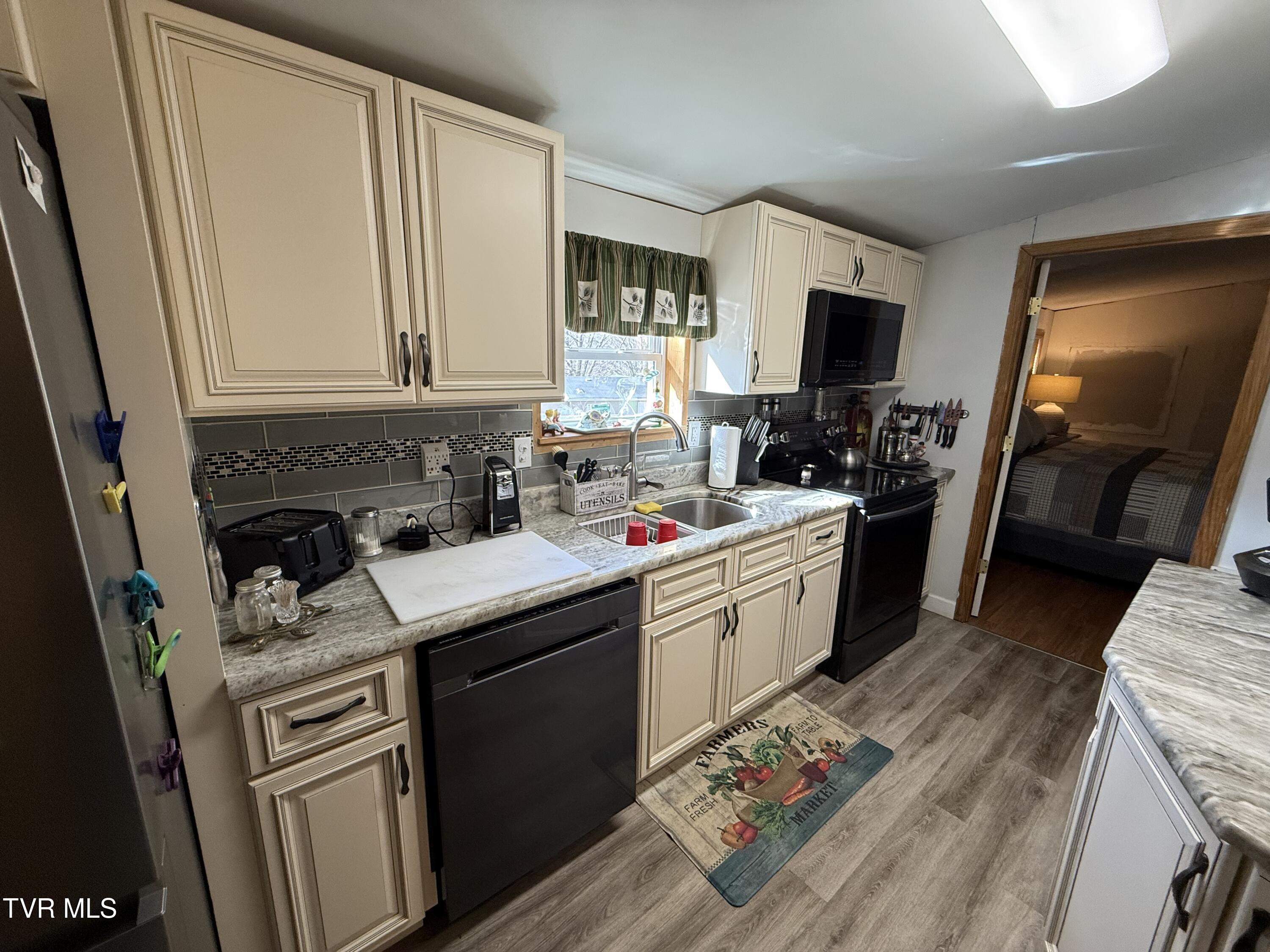 126 Ollie Collins Road Elizabethton, TN 37643 - Photo 20 of 28 IMG_1745