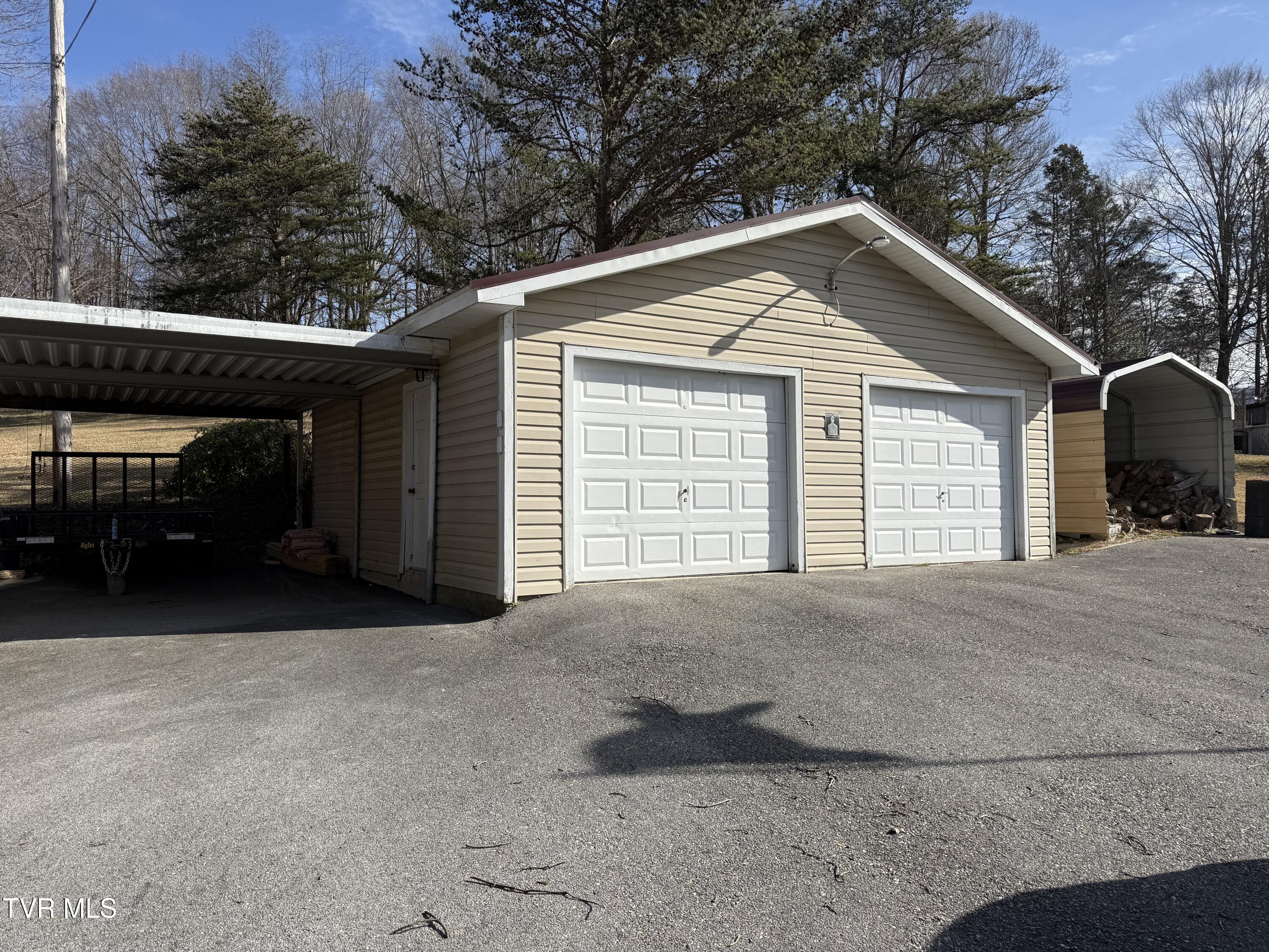 126 Ollie Collins Road Elizabethton, TN 37643 - Photo 3 of 28 IMG_1737