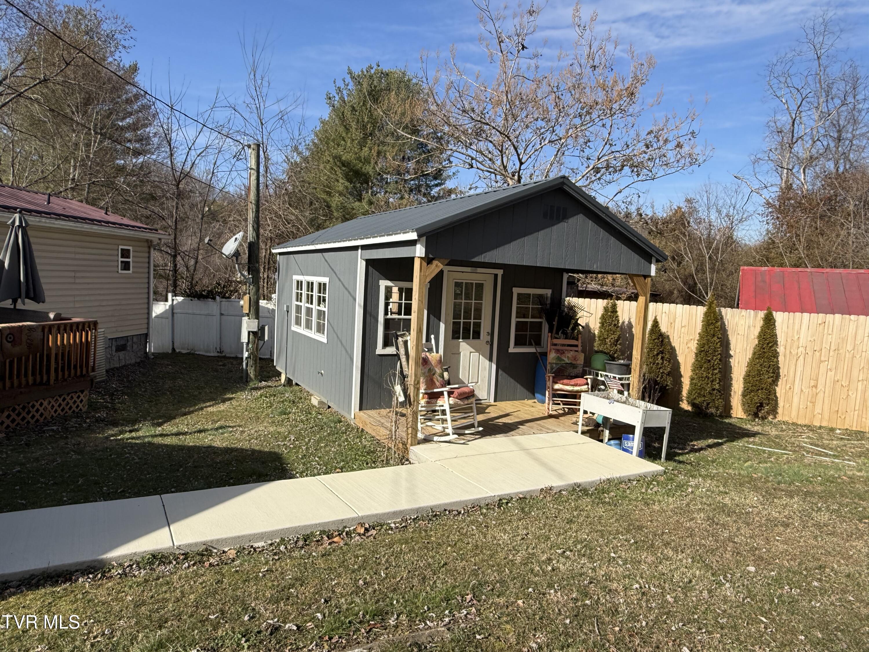 126 Ollie Collins Road Elizabethton, TN 37643 - Photo 9 of 28 IMG_1760