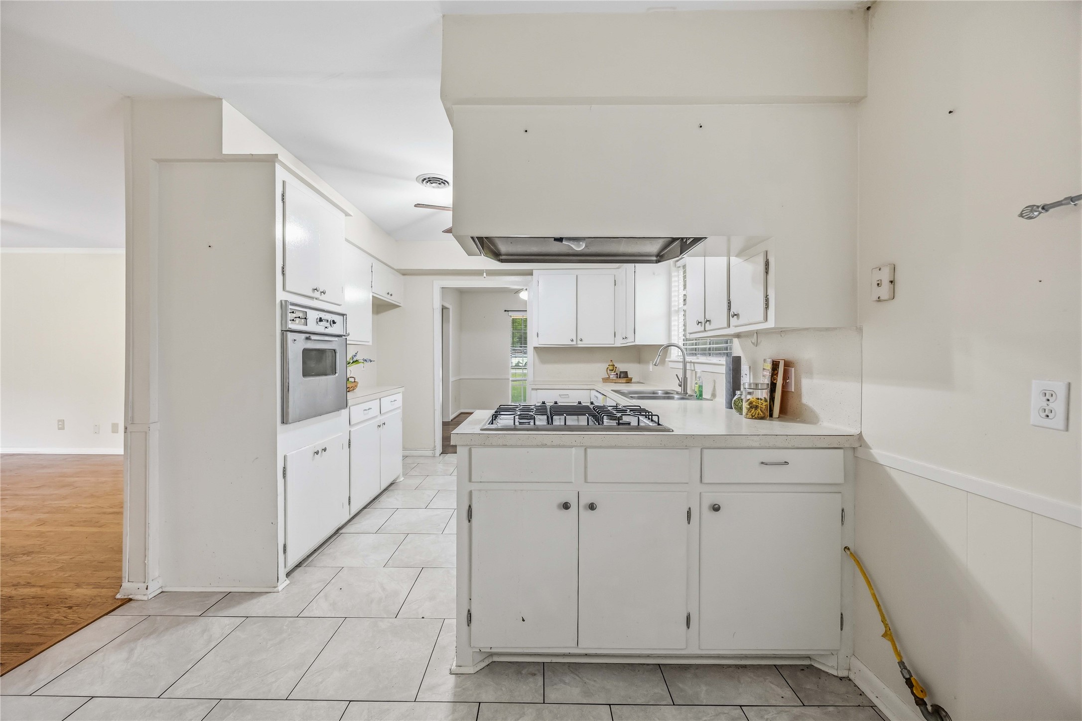 435 Rolling Wood Road Baytown, TX 77520 - Photo 12 of 29 Ample cabinetry/storage kitchen space