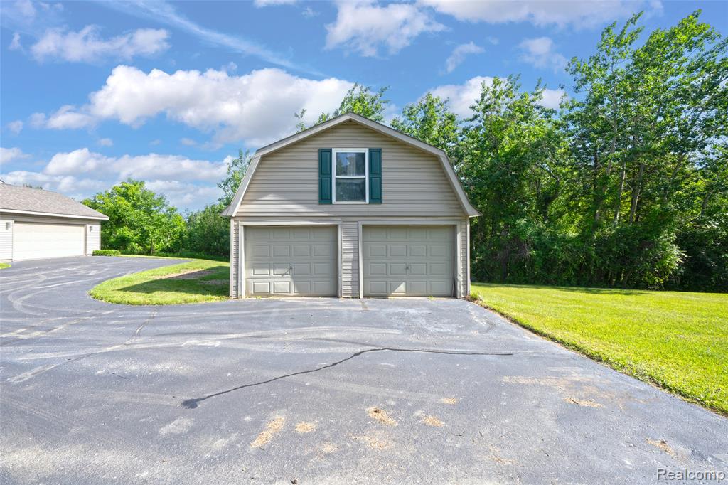 5370 Whipple Lake Road Clarkston, MI 48348 - Photo 36 of 51