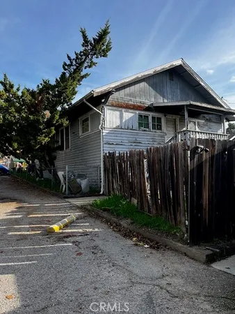 a view of a backyard of the house