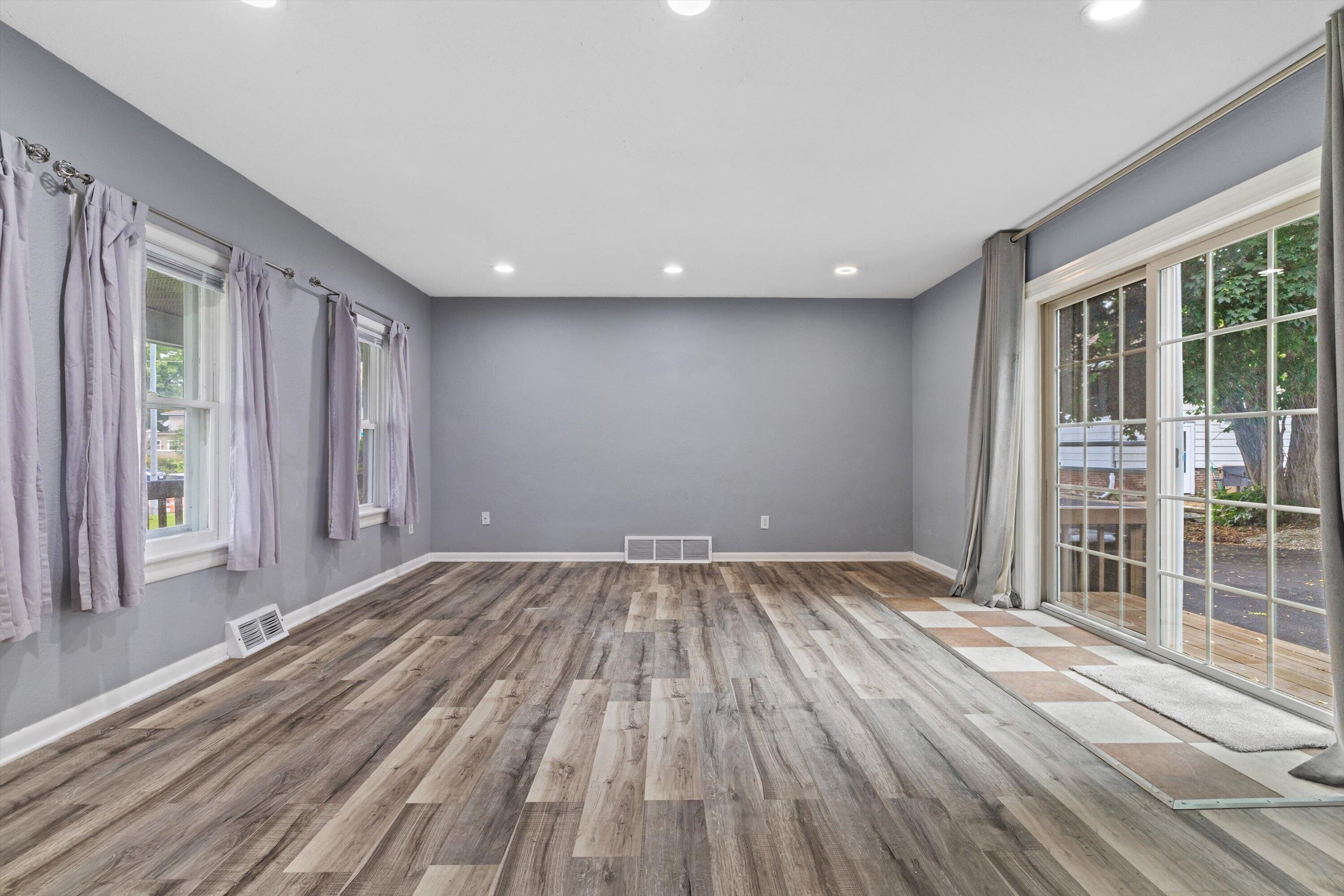 6411 Sheridan Road Kenosha, WI 53143 - Photo 6 of 26 living room