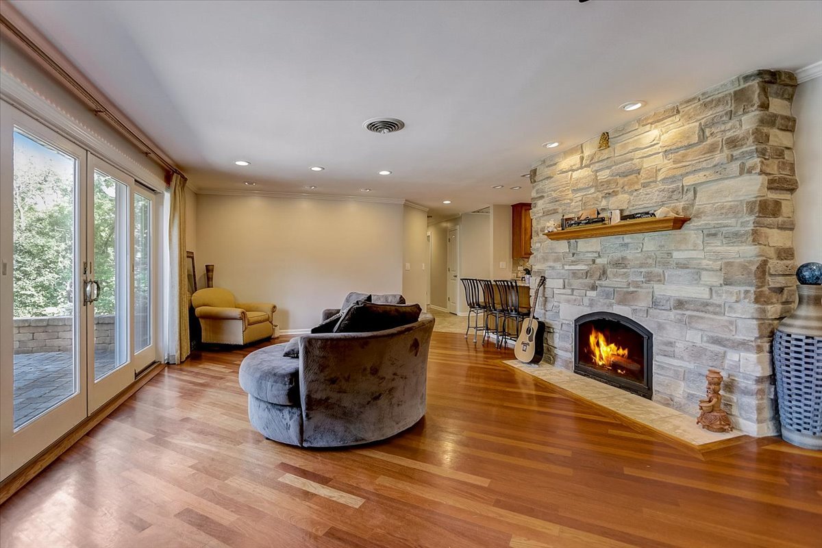 1705 West Roosevelt Road Wheaton, IL 60187 - Photo 2 of 33