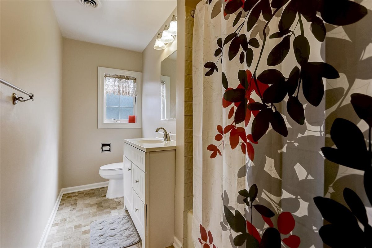 1705 West Roosevelt Road Wheaton, IL 60187 - Photo 18 of 33