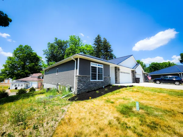 $299,900 | 237 Glei Court, Hillsdale, MI 49242