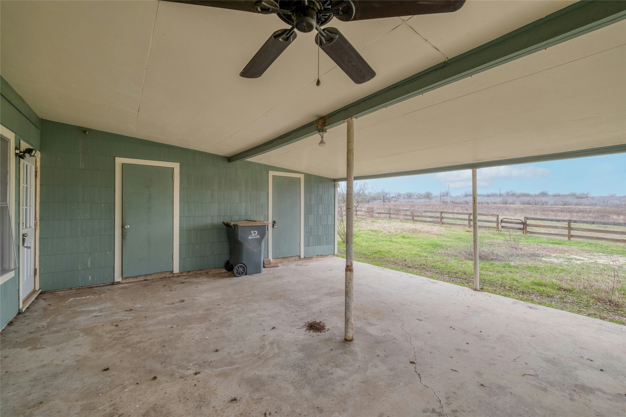 103 Robin Lane Luling, TX 78648 - Photo 10 of 40
