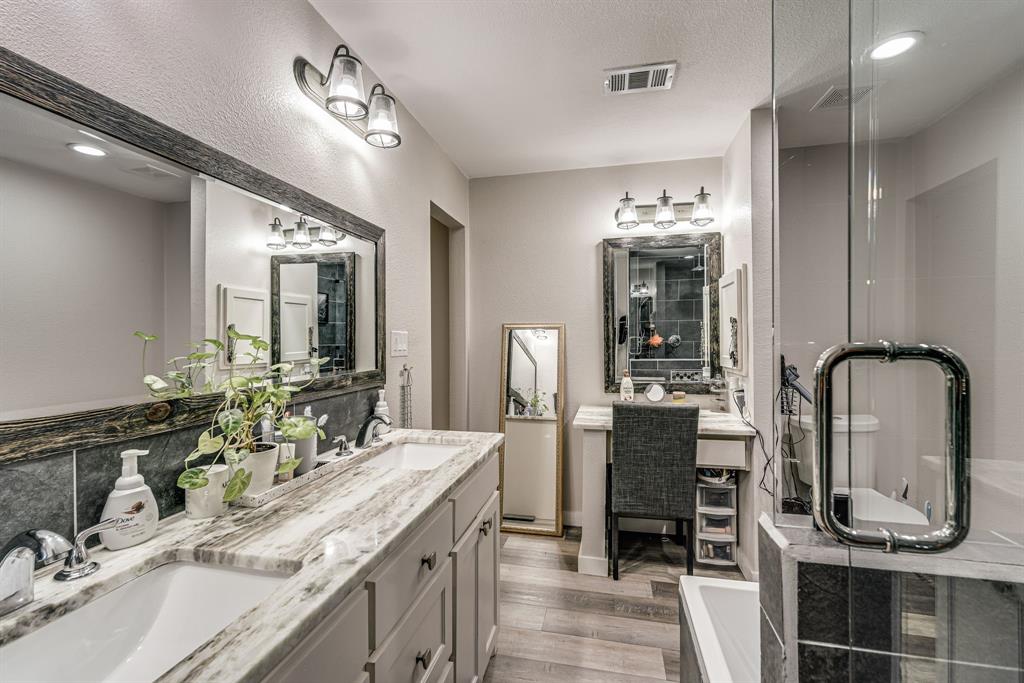 205 Newman Road Ennis, TX 75119 - Photo 12 of 30 Primary Bathroom