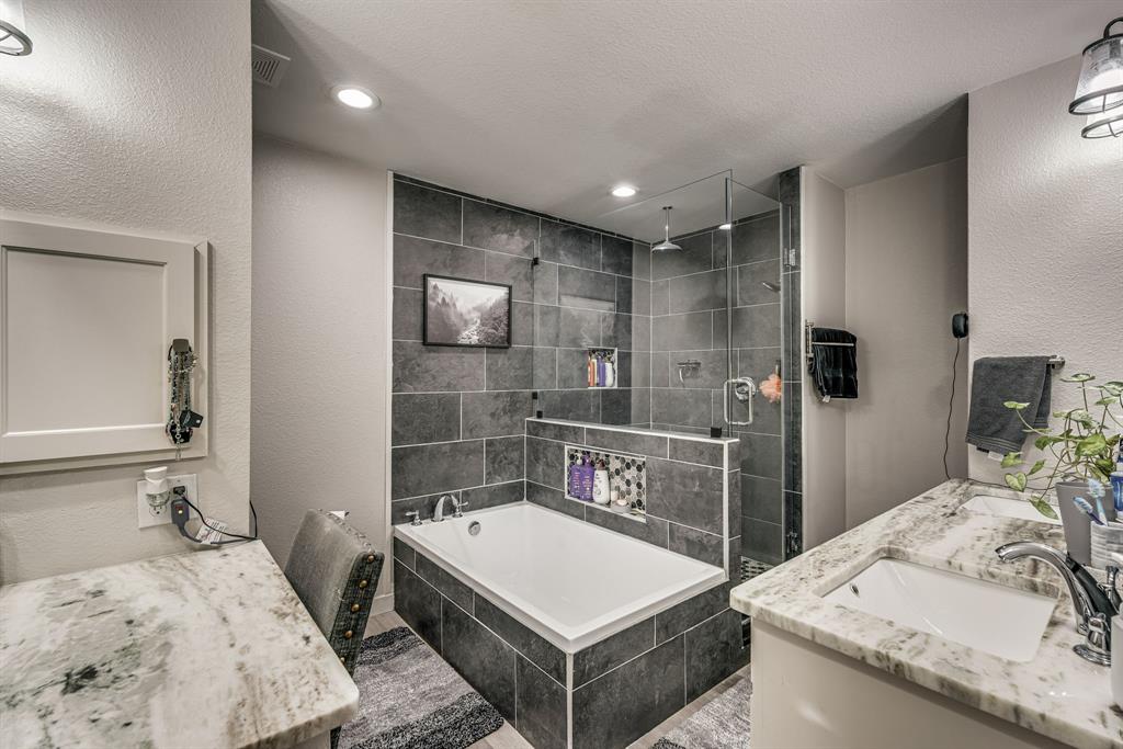 205 Newman Road Ennis, TX 75119 - Photo 13 of 30 Primary Bathroom