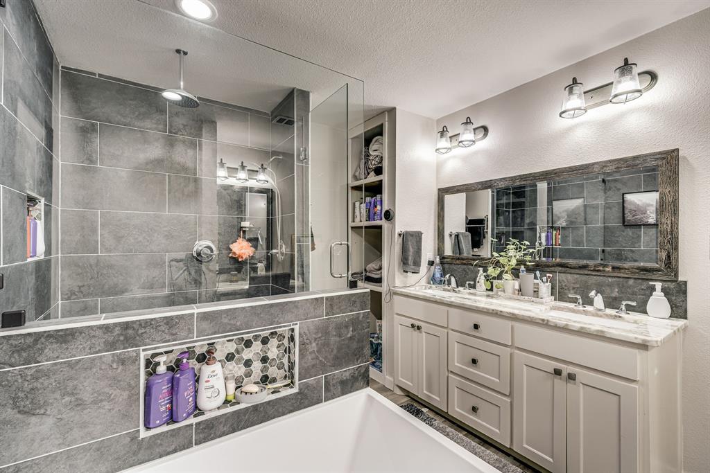 205 Newman Road Ennis, TX 75119 - Photo 14 of 30 Primary Bathroom